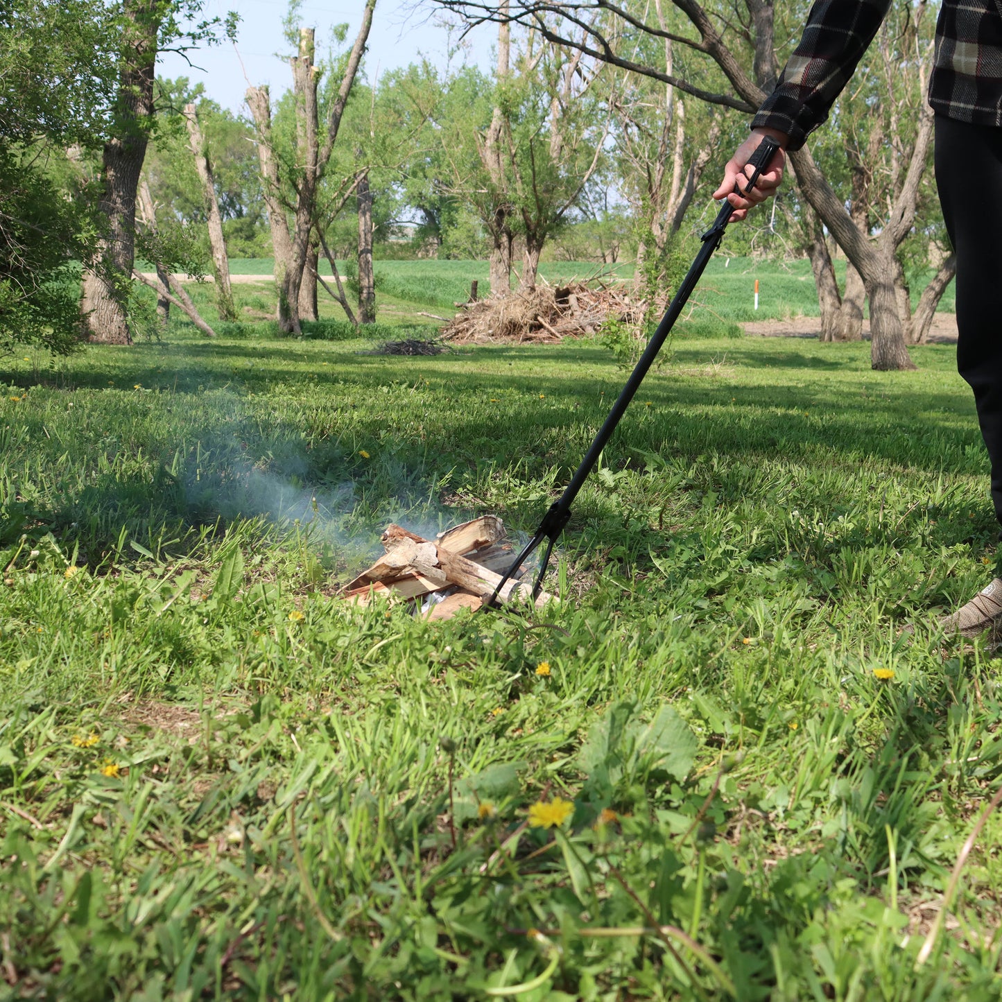 36� Inch 3 Prong Spring Handle Campfire Wood Log Grabber Fire Tongs