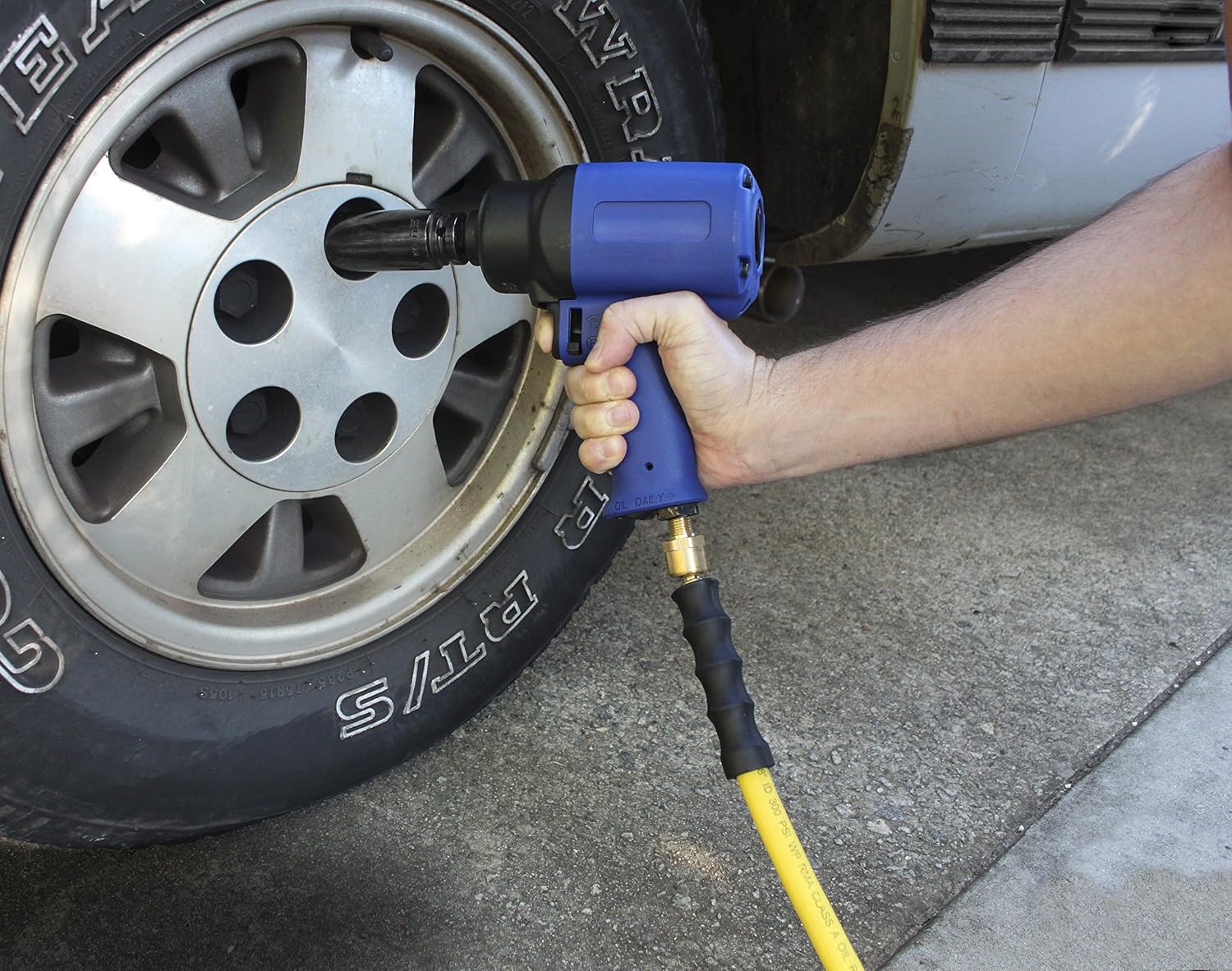 Oil Shield SnuOSer Whip Hose - Rubber (3/8" x 5') 1/4" M-NPT Ball Swivel